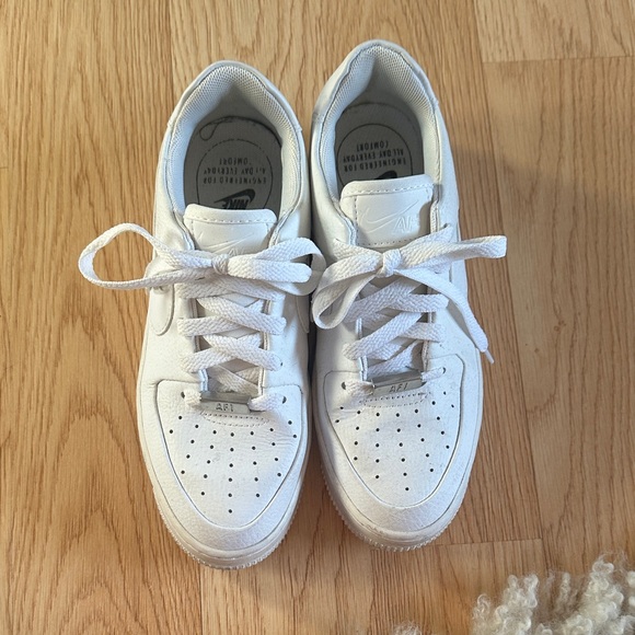 Nike White Women's Sneakers - Picture 2 of 5